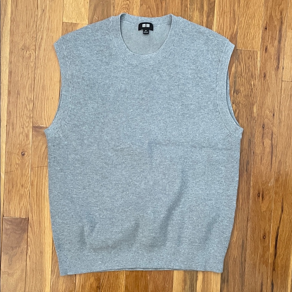 Uniqlo Light Gray Knit Vest